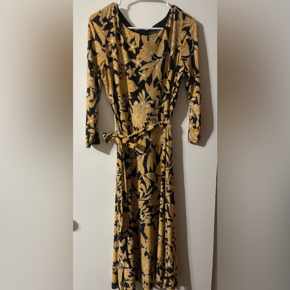 Chic Long Sleeve Black and Gold Floral Dress